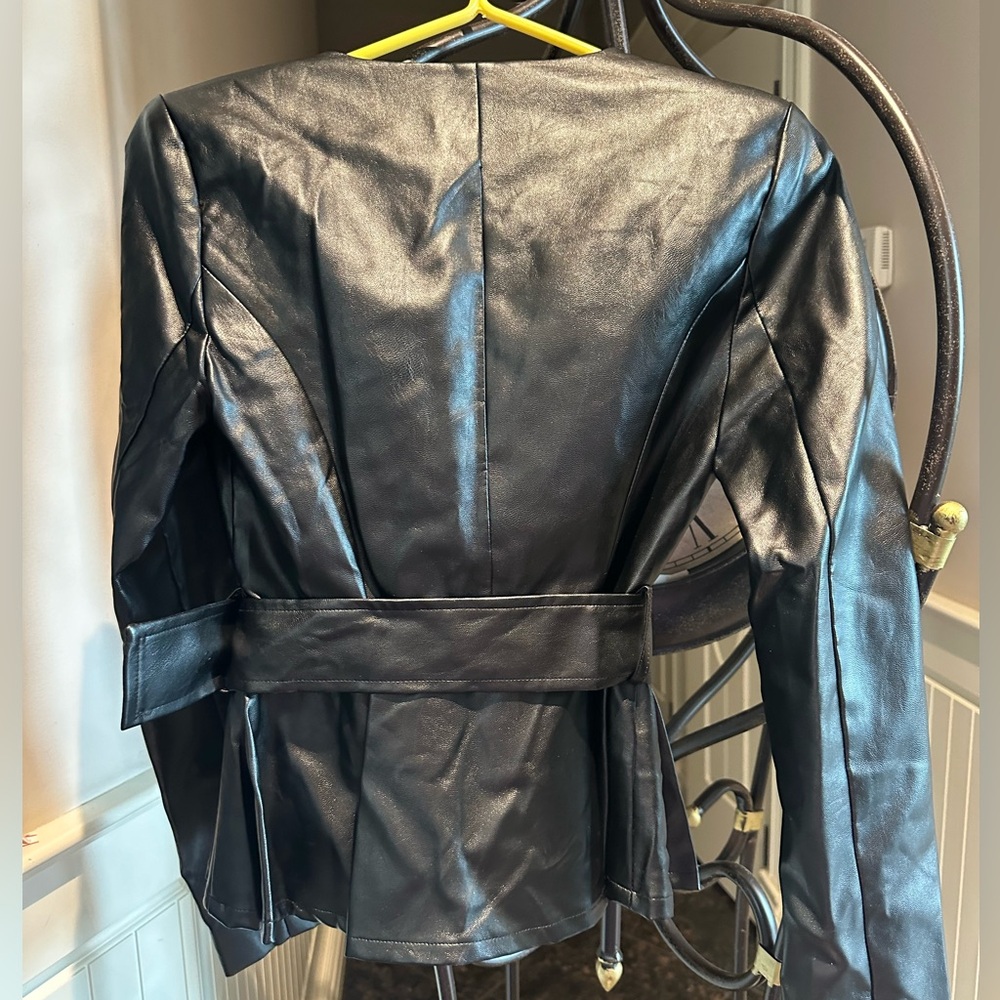 Leather jacket - Picture 3 of 6
